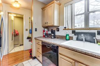 3 Mi to Dtwn New Haven Colorful Condo with Yard! - West Haven - 3