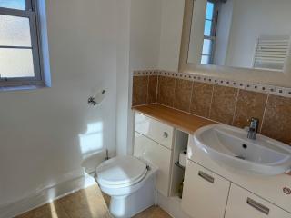 Sherfield Park Ensuite Room - Sherfield on Loddon - 1