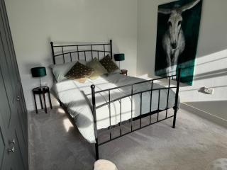 Sherfield Park Ensuite Room - Sherfield on Loddon - 2