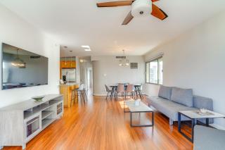 Walk to Restaurants and Beaches Waikiki Condo - 7