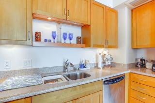 Walk to Restaurants and Beaches Waikiki Condo - Honolulu - 2