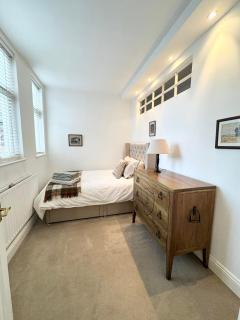 Modern 2 bed with parking in Marlow - 6