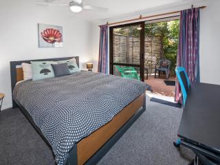 Beach House with Spacious Backyard in Papamoa - Papamoa - 7