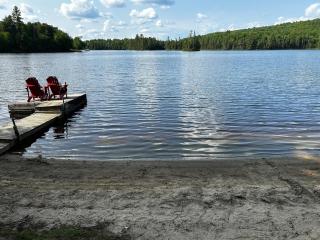Chalet by the Lake with Beach, Spa, Fire & Pool Table - La Minerve - 4