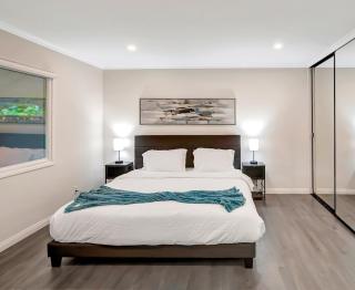 Beautiful 3BR House With Hot-Tub And Large Fenced Yard! - Hidden Hills - 7