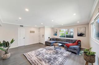 Beautiful 3BR House With Hot-Tub And Large Fenced Yard! - 2