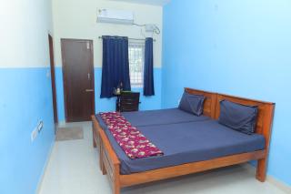 Rathna Inn - - 5