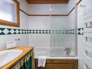 Duplex 3 chambres avec cheminée et terrasse plein sud, proche des pistes et commerces - FR-1-566-59 - Les Allues - 3