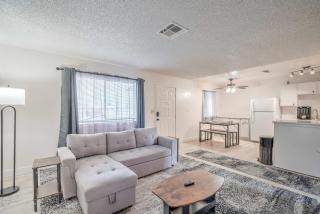 Stylish Stay Near Vegas Strip! Sleeps 6! - Las Vegas - 0