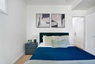 Luxury 2-Bedroom Oasis at College & Bathurst - 2