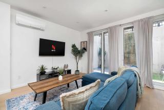 Luxury 2-Bedroom Oasis at College & Bathurst - 4