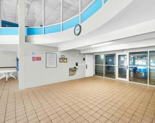Eastlake Suites Hotel & Conference Center By OYO Urbana - Champaign - 4