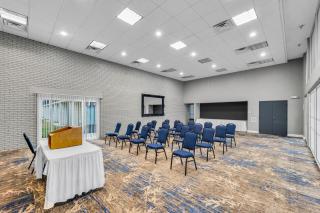 Eastlake Suites Hotel & Conference Center By OYO Urbana - Champaign - 2
