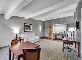 Red Lion Inn & Suites Urbana - 2