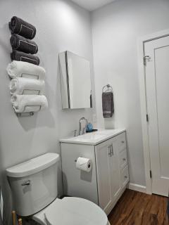 Modern 1-bedroom Studio with Full Kitchen and Bath - Santa Clarita - 8