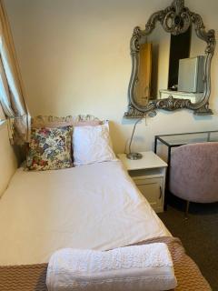 Upper single bedroom - 8