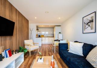 2-Bedroom Apartment at Vibrant Salford Quays - Manchester - 0