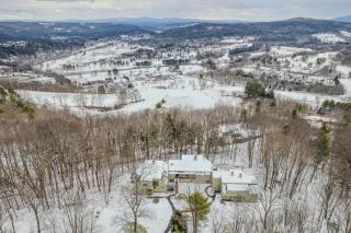 Steps to Ski Trail Fireplace - Kingswood 1B - 5