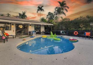 Luxury Lakefront Retreat Perfect for Family Fun - Miami - 1