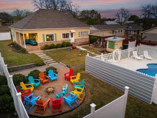 Uncorked Cottage - Hot Tub & Heated Pool - Fredericksburg - 0