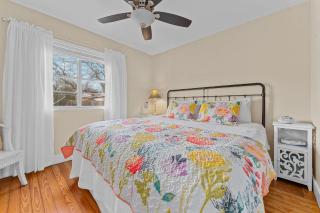 Uncorked Cottage - Hot Tub & Heated Pool - Fredericksburg - 3