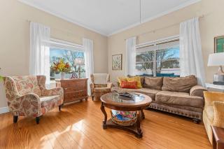 Uncorked Cottage - Hot Tub & Heated Pool - 1