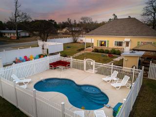 Uncorked Cottage - Hot Tub & Heated Pool - Fredericksburg - 1