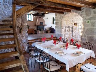 Upscale Villa on an Exclusive Island - Strilčići - 2