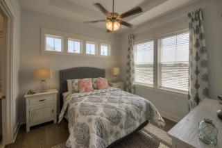 Whale Tales Prominence 30A! BESIDE POOL! 6 seater LSV! 4 Bikes Sleeps 6! - Watersound Beach - 2
