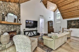 Adventures at Big Canoe - Spacious Cabin Rental in Big Canoe - Serene Nature Views, Cozy Fireplace, Spacious Decks, Walking Dist - Afton - 1