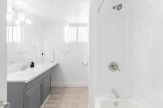 Chic 2-Bed Oasis Sleeps 6! Minutes From Strip! - Las Vegas - 5