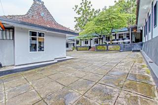 OYO 92287 Hotel Aji Mantoro - Wonogiri - 8