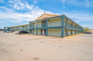 OYO Hotel Midland - Midland - 8