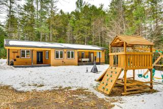 Porch and 1-Acre Yard White Mountains Hideaway - Thornton - 8