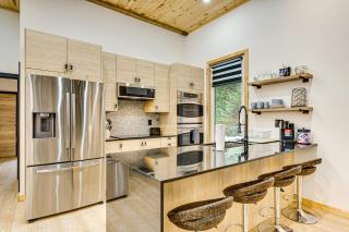 Porch and 1-Acre Yard White Mountains Hideaway - Thornton - 5