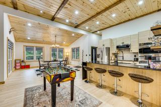 Porch and 1-Acre Yard White Mountains Hideaway - Thornton - 3