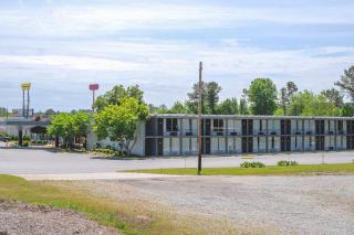 Masters Inn Selma Smithfield I-95 By OYO - 6