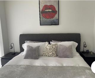 Luxury Super King Size Bed with Separate Bathroom - 2