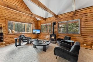 Mountain Escape with Hot Tub and Lounge Area - 5