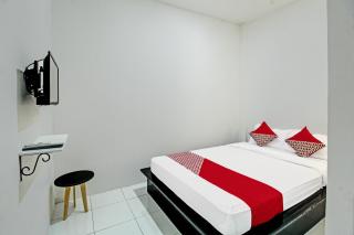 Super OYO 92433 Sirih Gading Family Guest House - Tulungagung - 6