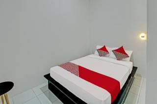 Super OYO 92433 Sirih Gading Family Guest House - Tulungagung - 9