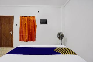 SPOT ON 92452 Griya Sandi Residence Family NearPantai Boom - Banyuwangi - 6