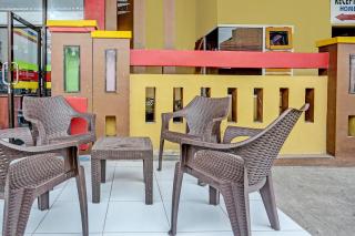 SPOT ON 92452 Griya Sandi Residence Family NearPantai Boom - Banyuwangi - 2