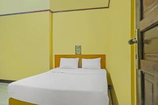 SPOT ON 92466 Adam Kost SyariahNearWisata Jembatan Barito - Banjarmasin - 1