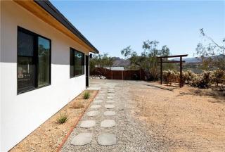 Cozy 2-Bedroom Retreat in Joshua Tree - Joshua Tree - 3
