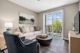 Luxury 1br Penthouse Elevator Free Parking! - Columbus - 0
