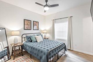 The Arches Walk To Western Ave District - 6