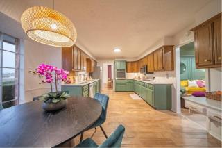 Luxury 4br Okc Retreat W Hot Tub & Pool Table - 6