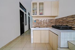 OYO 92556 Jkk Sweet Room - Karawang - 6