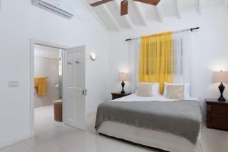 Tranquil Townhome, close to beach & dining - 8